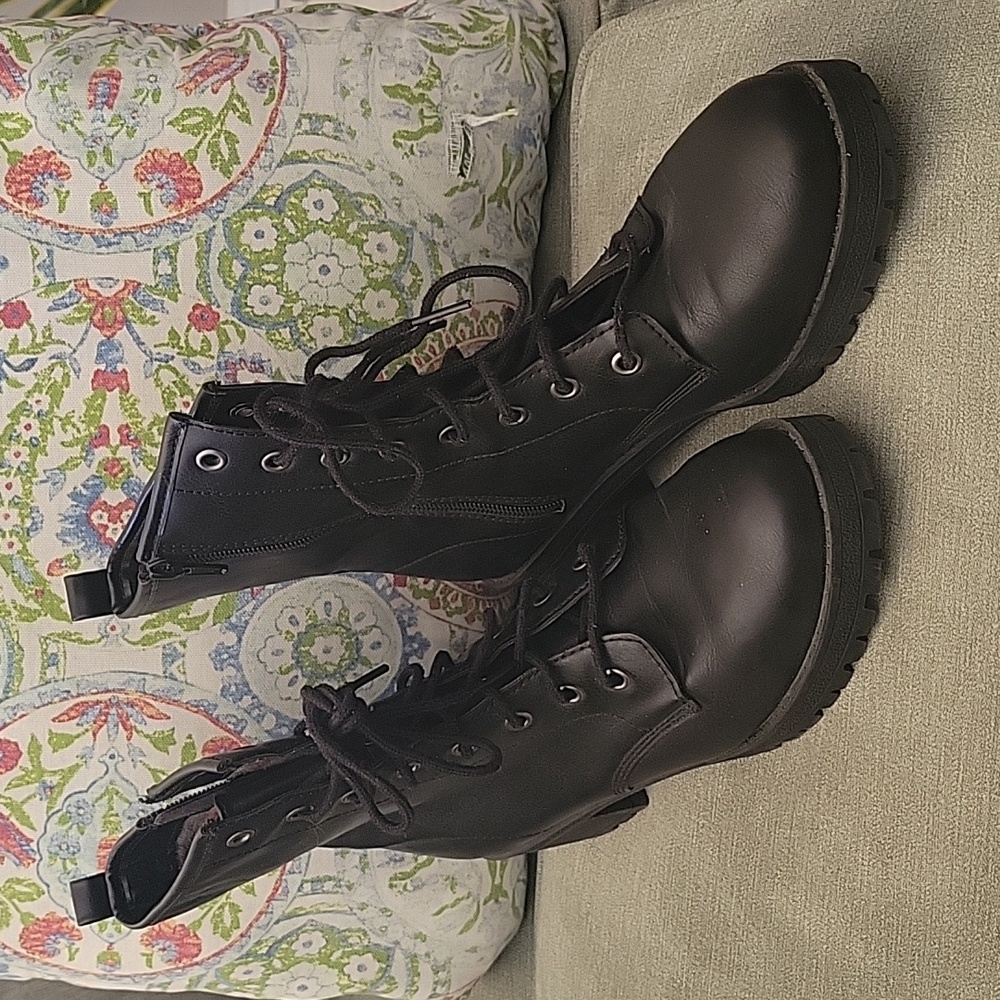 Combat boots